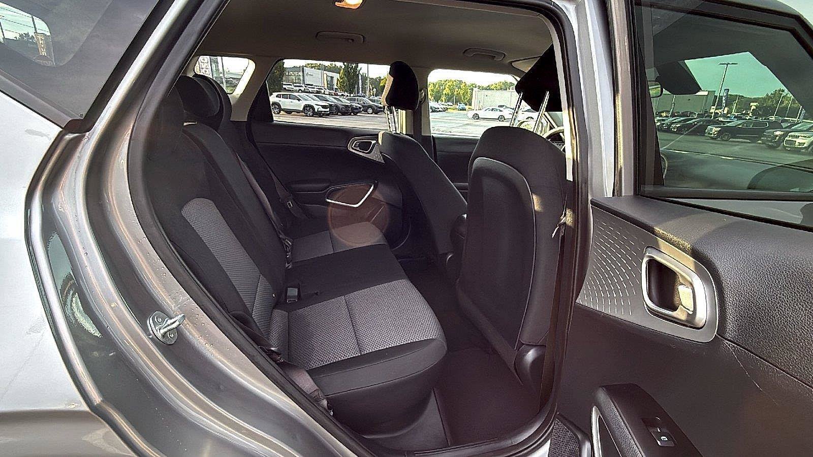Used 2023 Kia Soul LX w/ Option Group 015 FWD image 17