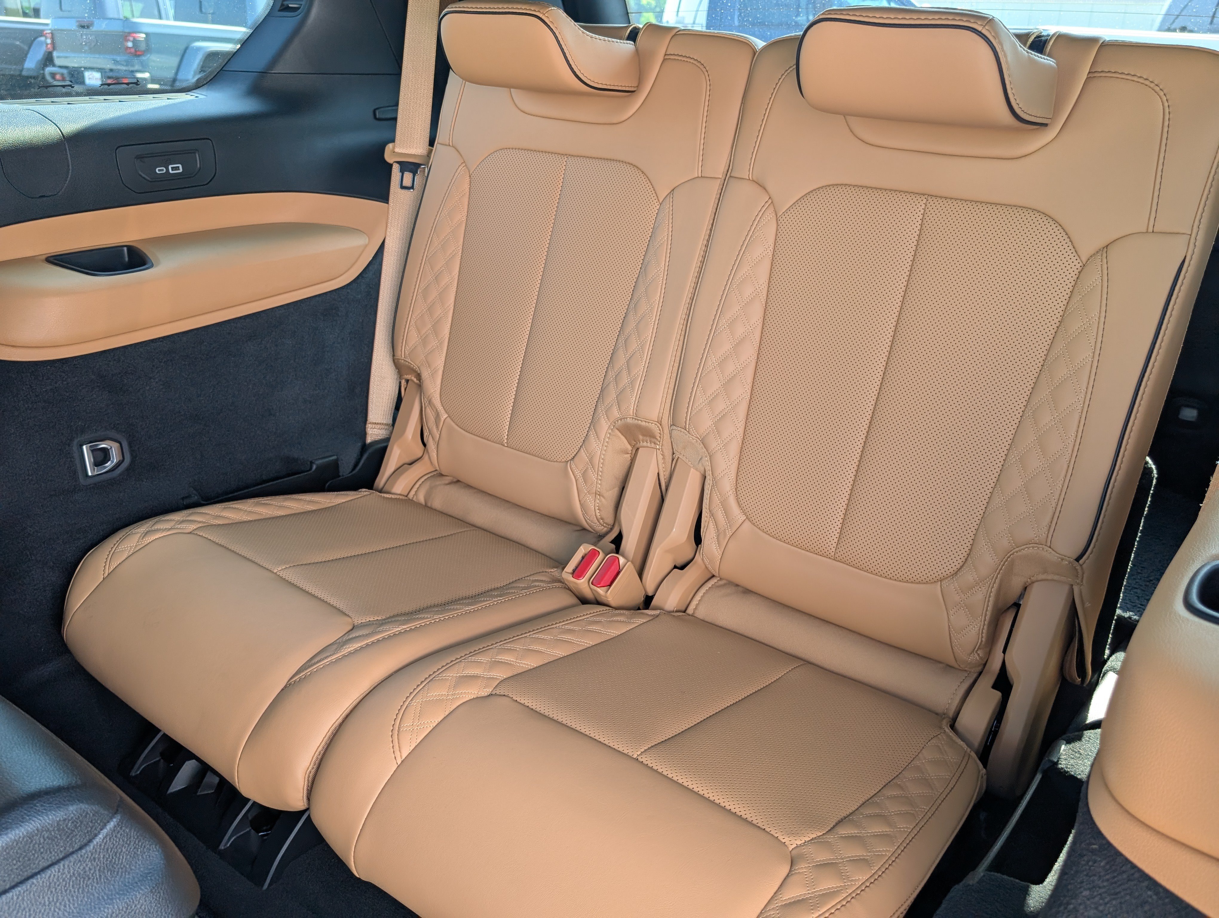 Used 2024 Jeep Grand Cherokee L Summit w/ Luxury Tech Group V AWD/4WD image 17