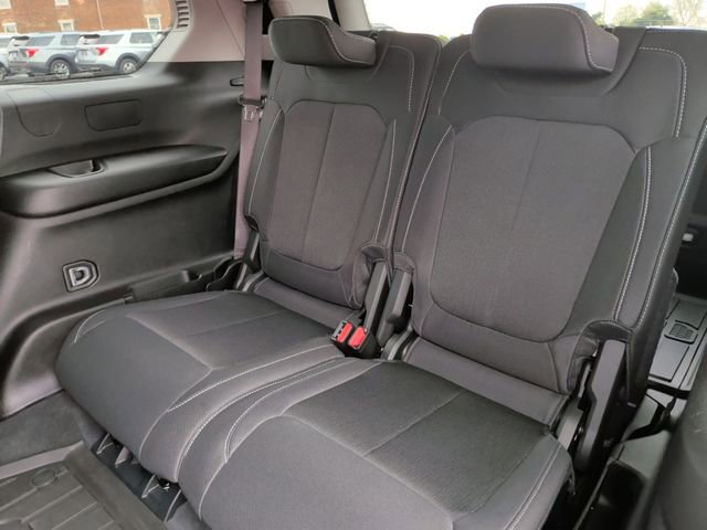 Used 2024 Jeep Grand Cherokee L Laredo AWD/4WD image 13