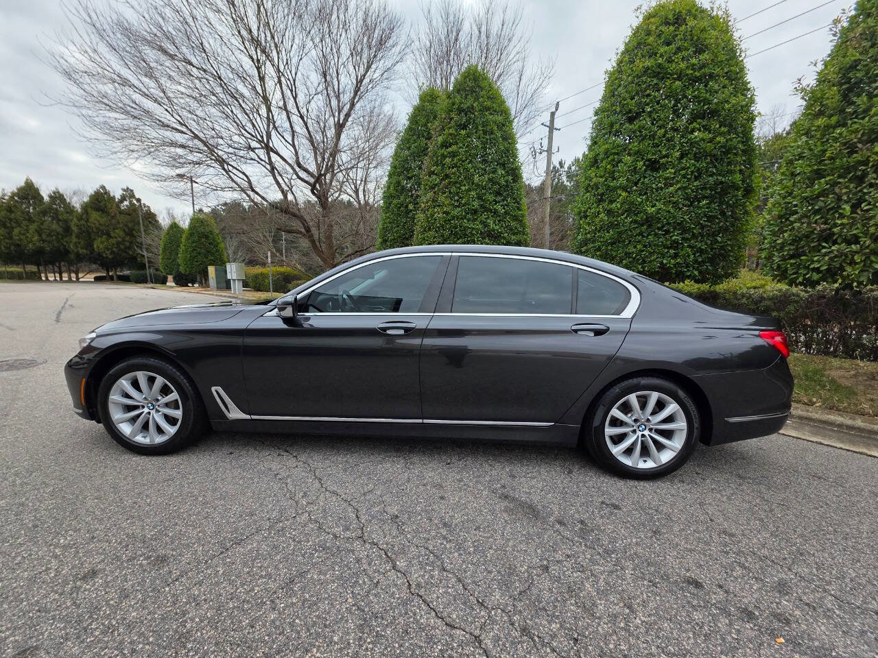 Used 2019 BMW 740i xDrive 740i xDrive AWD 4dr Sedan image 4