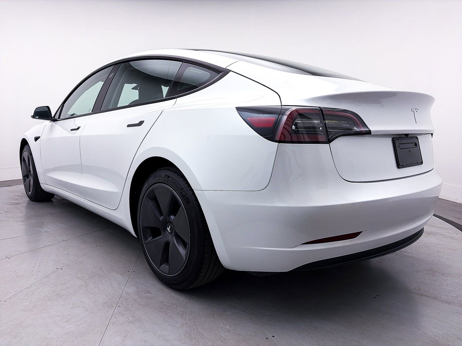 Used 2023 Tesla Model 3 Standard Range image 12