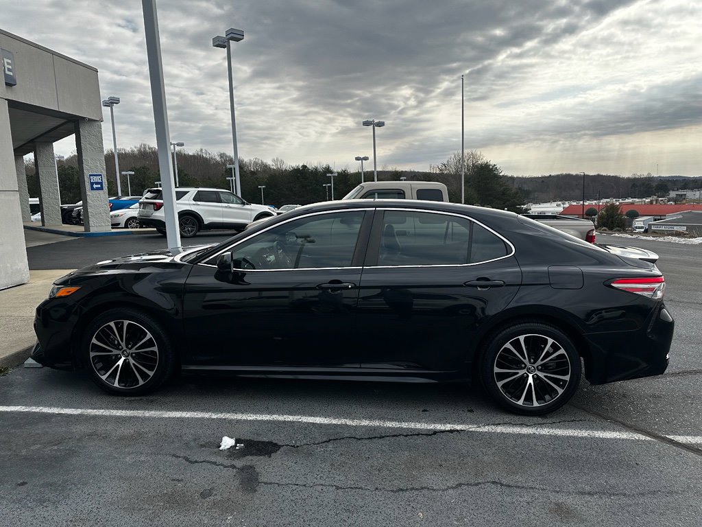 Used 2018 Toyota Camry SE image 7