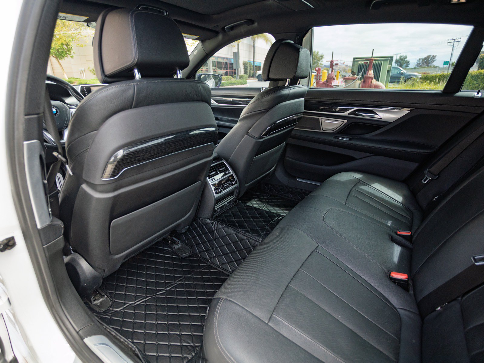 Used 2018 BMW 740i RWD image 18