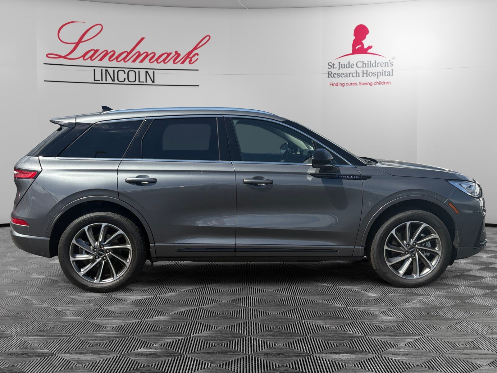 Certified 2024 Lincoln Corsair Grand Touring AWD/4WD image 6