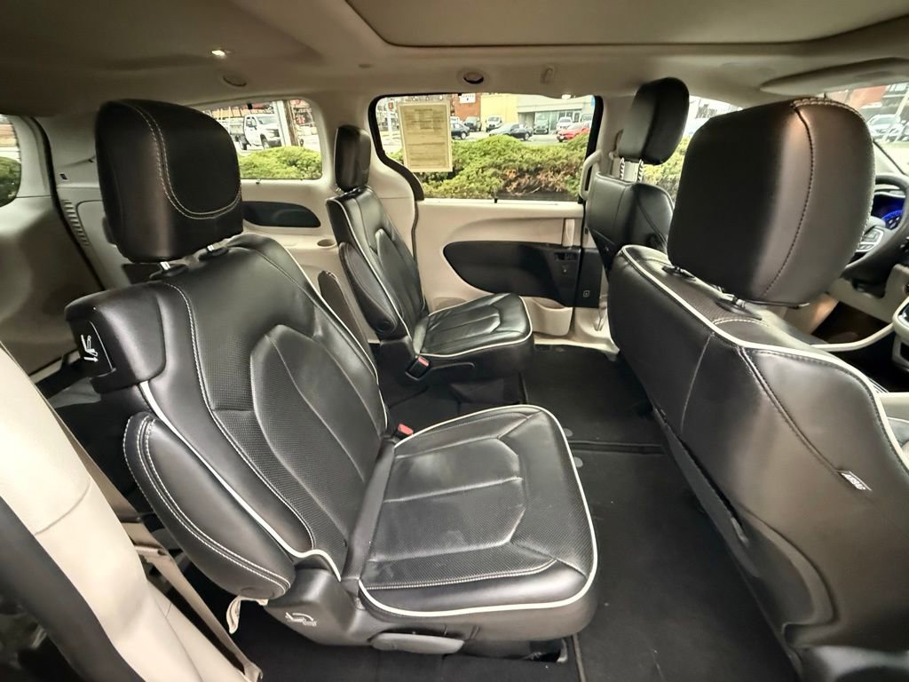 Used 2023 Chrysler Pacifica Limited image 35