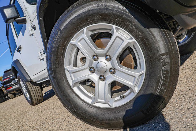 Used 2023 Jeep Wrangler Sport S image 2