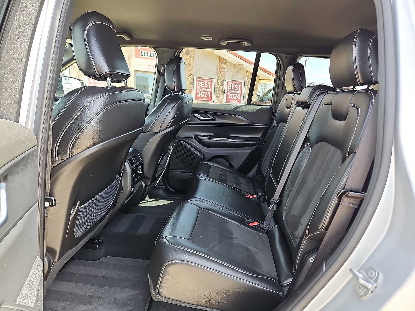 Used 2025 Jeep Grand Cherokee Altitude image 9