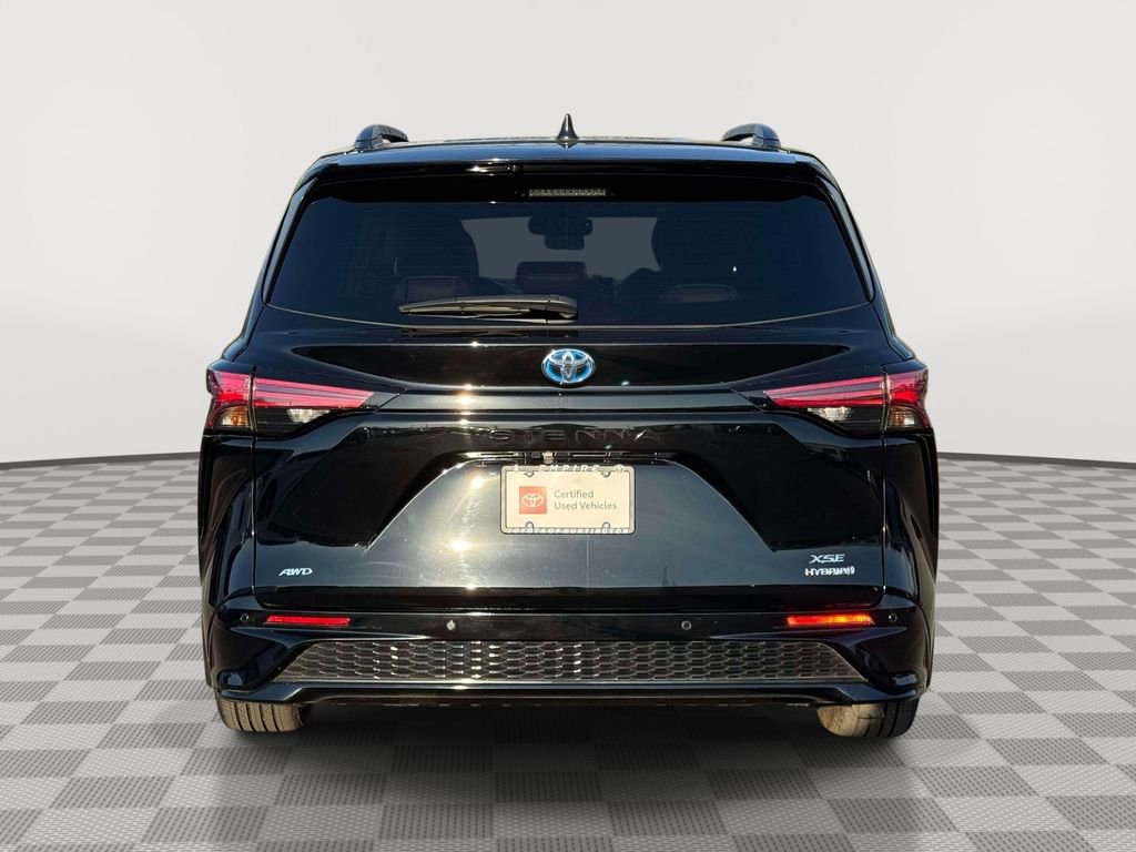 Used 2024 Toyota Sienna XSE w/ XSE Plus Package image 6