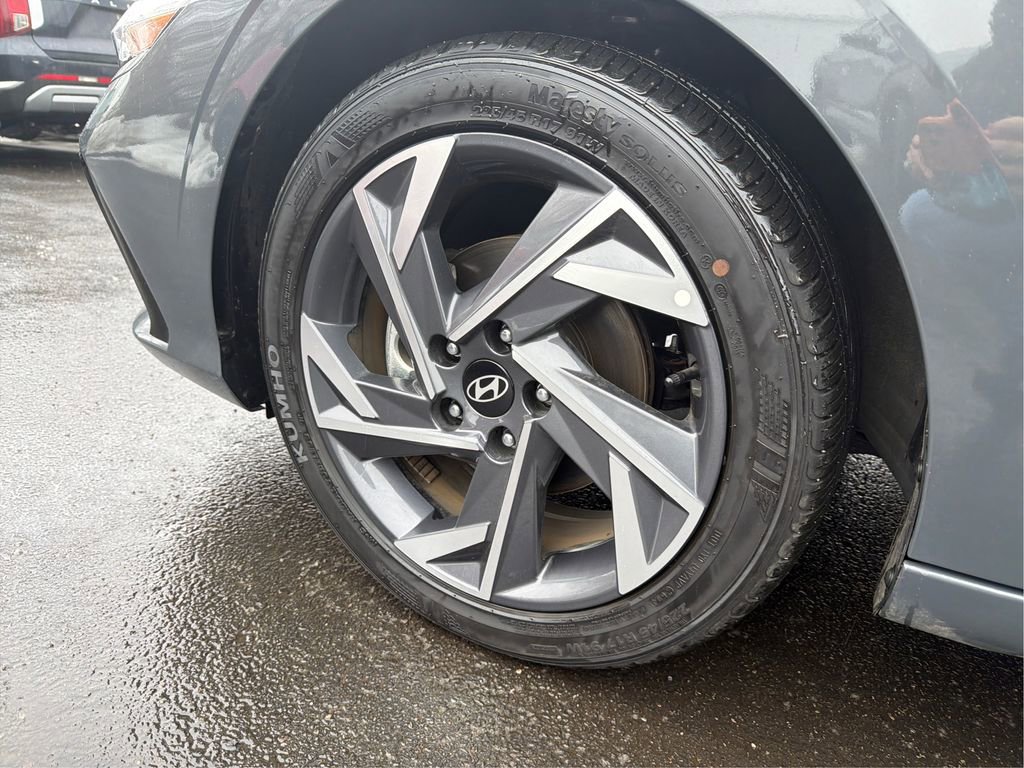 Certified 2025 Hyundai Elantra SEL image 25