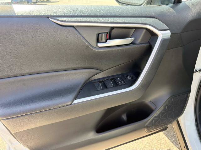Used 2023 Toyota RAV4 XLE FWD image 15