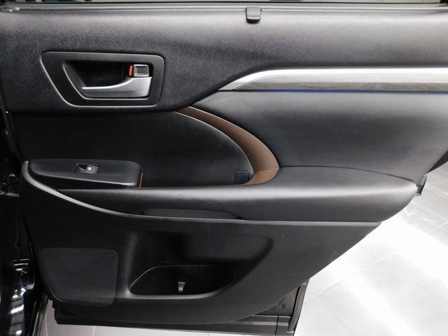 Used 2018 Toyota Highlander Limited image 31