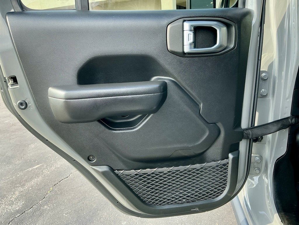 Used 2021 Jeep Wrangler Unlimited Islander image 32