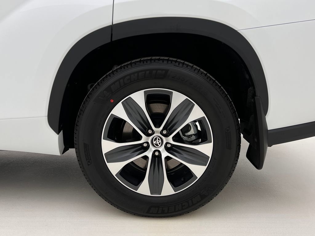 Used 2026 Toyota Highlander XLE image 27