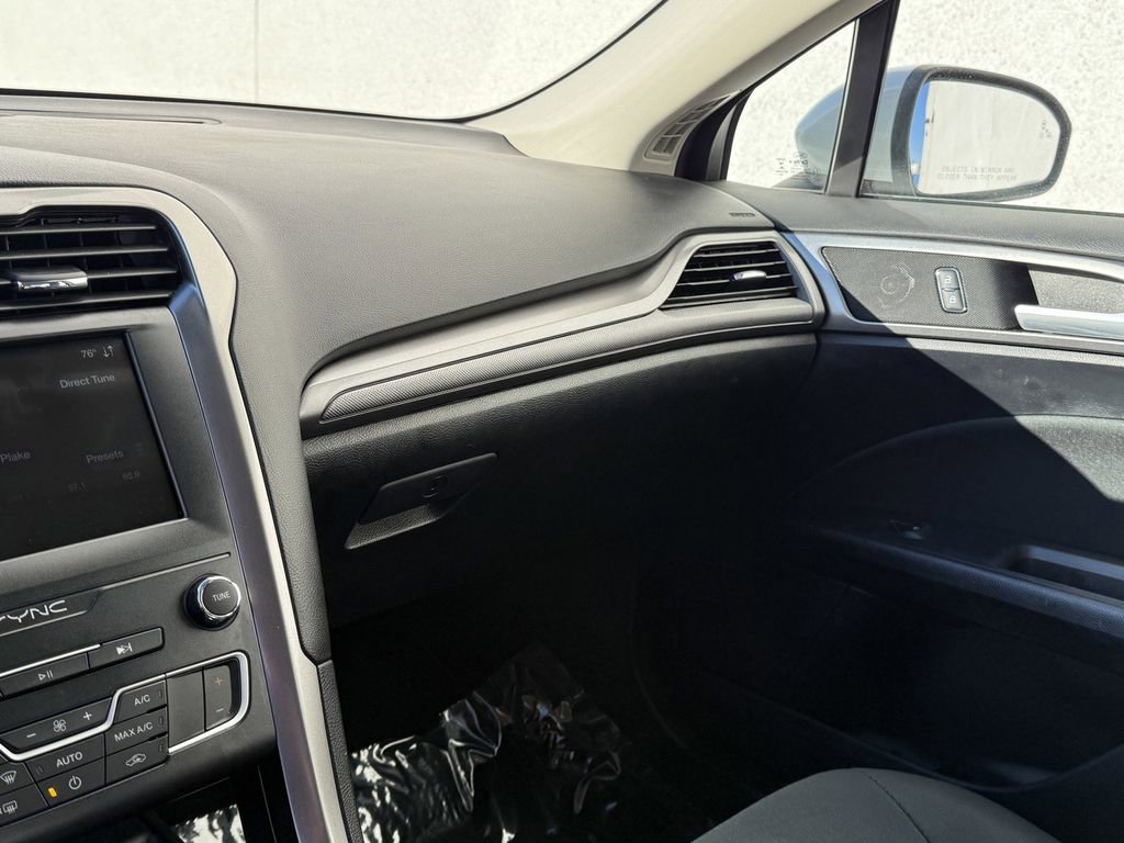 Used 2019 Ford Fusion SE image 26