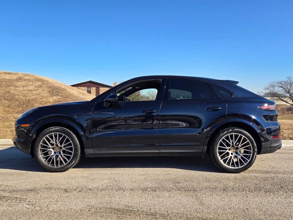 Certified 2023 Porsche Cayenne Platinum Edition image 2