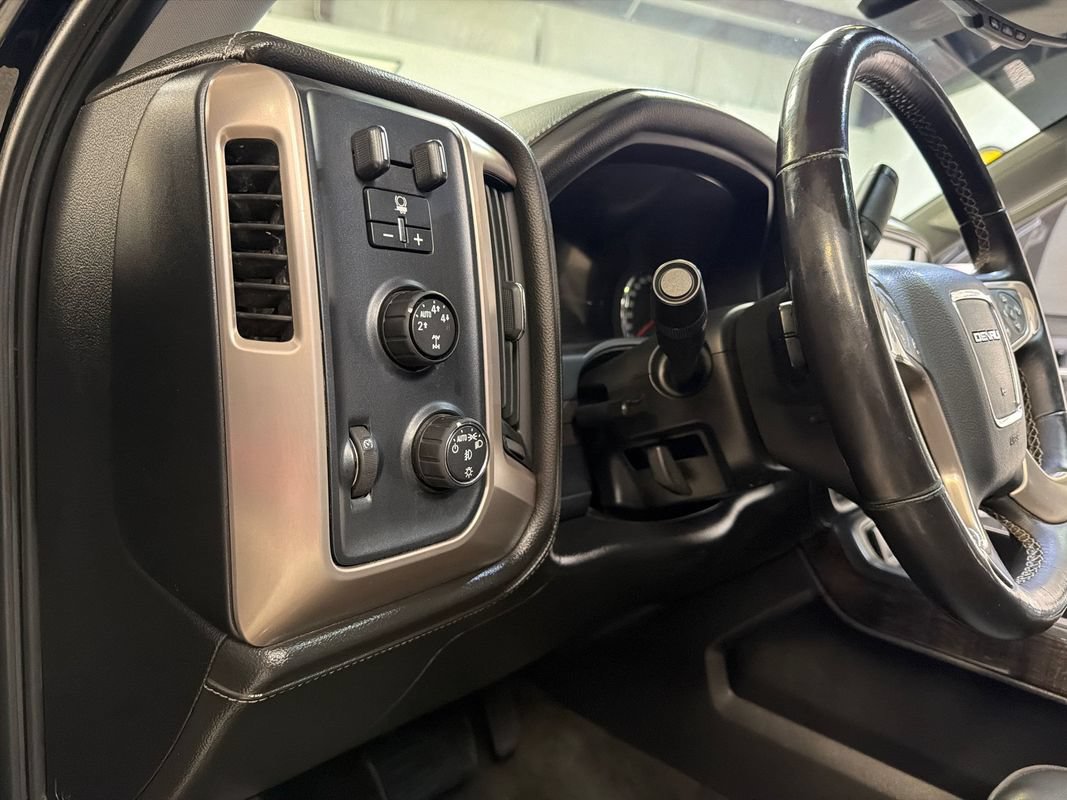 Used 2016 GMC Sierra 1500 Denali w/ Enhanced Driver Alert Package AWD/4WD image 29