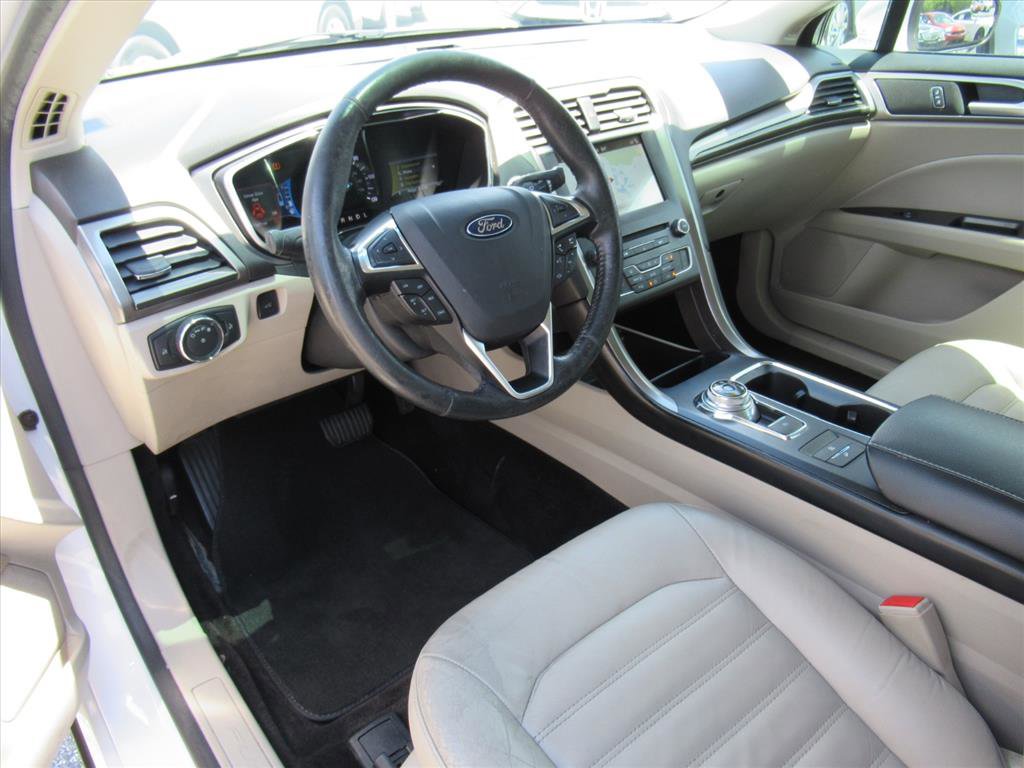 Used 2018 Ford Fusion SE w/ Equipment Group 602A FWD image 14