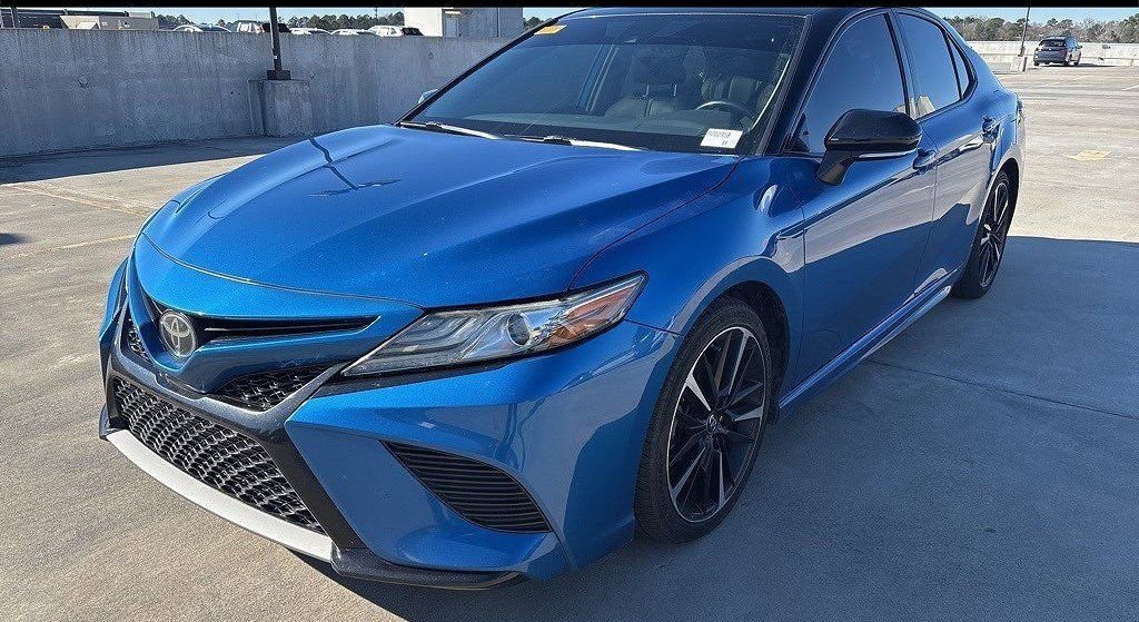 Used 2019 Toyota Camry XSE image 5