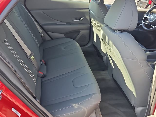 Used 2023 Hyundai Elantra SEL w/ Convenience Package image 16
