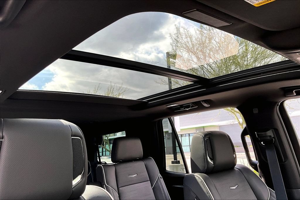 New 2026 Cadillac Escalade Luxury w/ LPO, Floor Liner Package AWD/4WD image 32