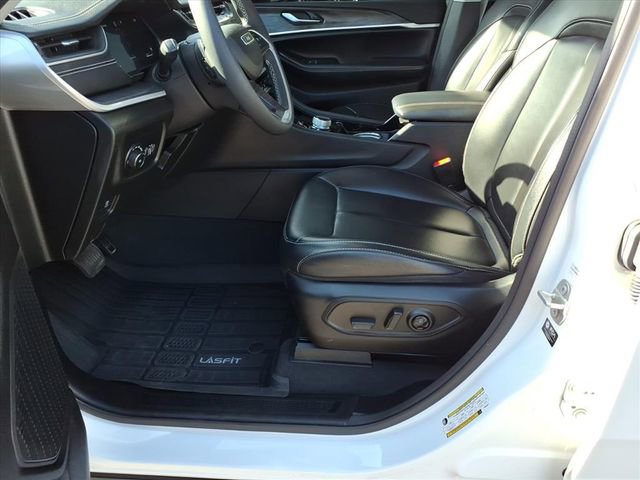 Used 2023 Jeep Grand Cherokee L Limited w/ Luxury Tech Group II image 11