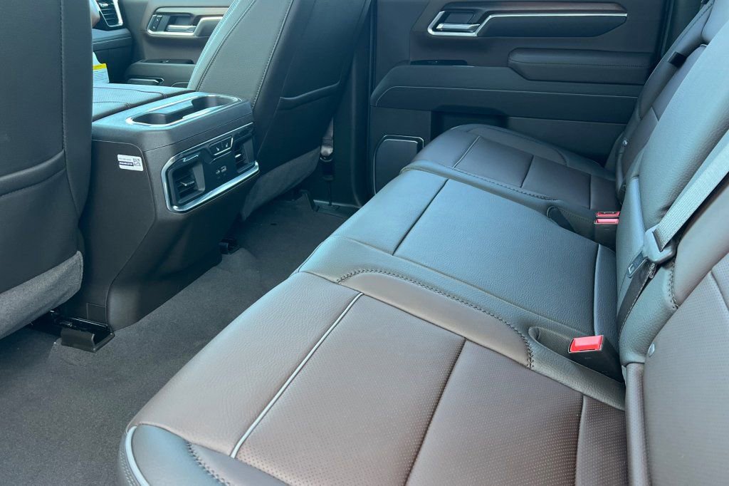 New 2026 GMC Sierra 3500 Denali w/ Denali Reserve Package AWD/4WD image 9