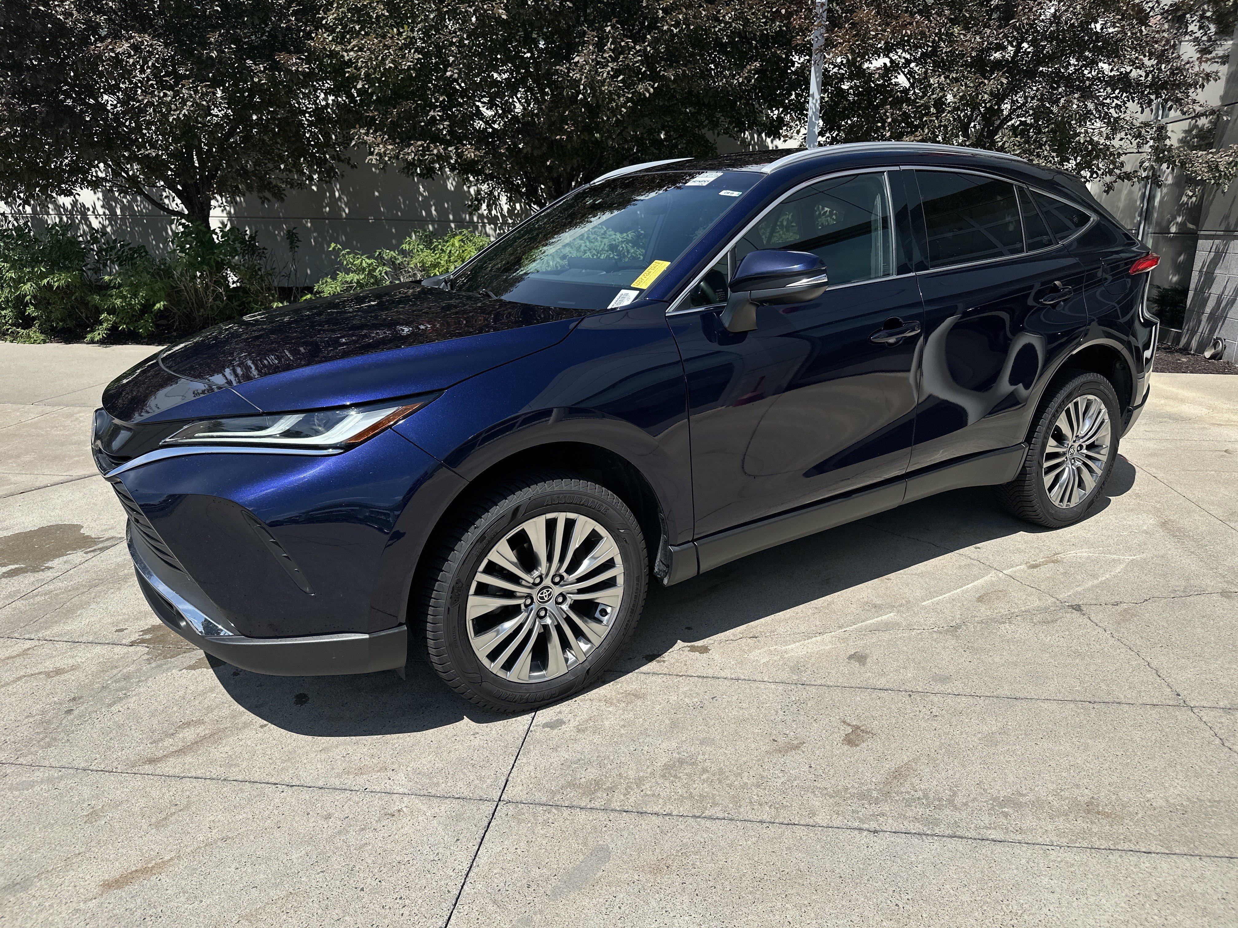 Used 2023 Toyota Venza XLE AWD/4WD image 3