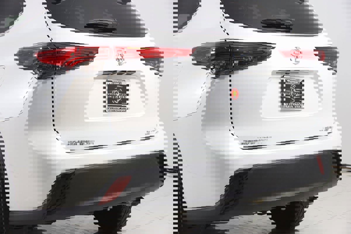Used 2023 Toyota Highlander XLE image 25