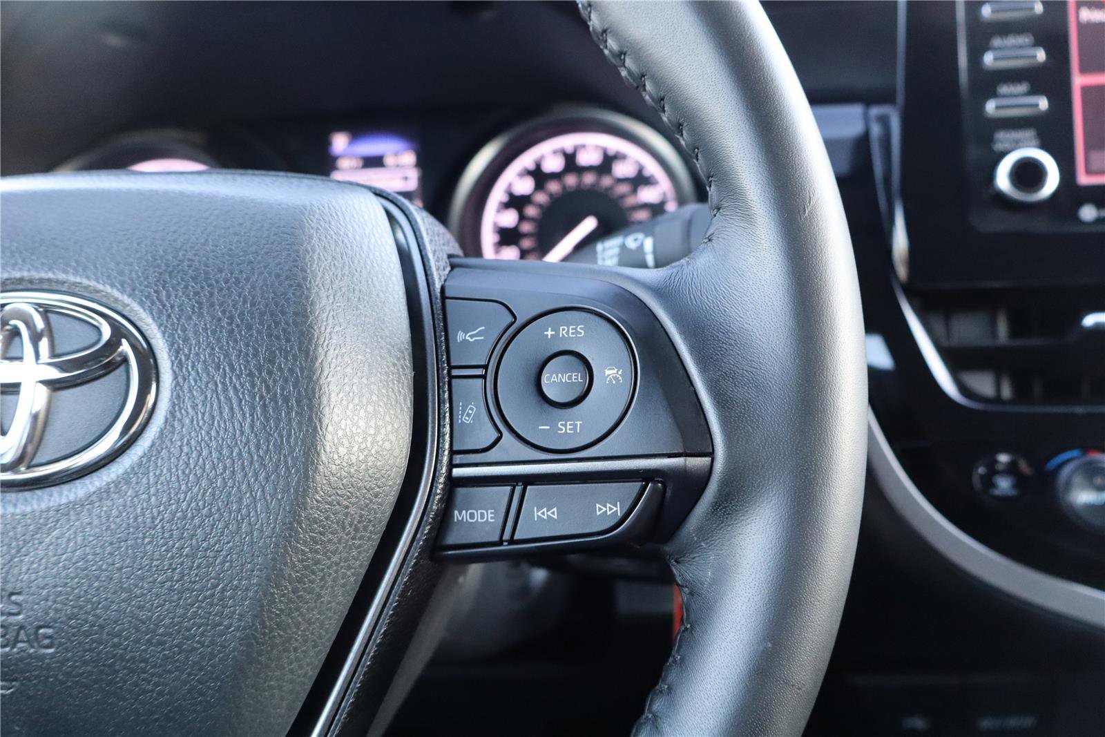 Used 2024 Toyota Camry SE image 18