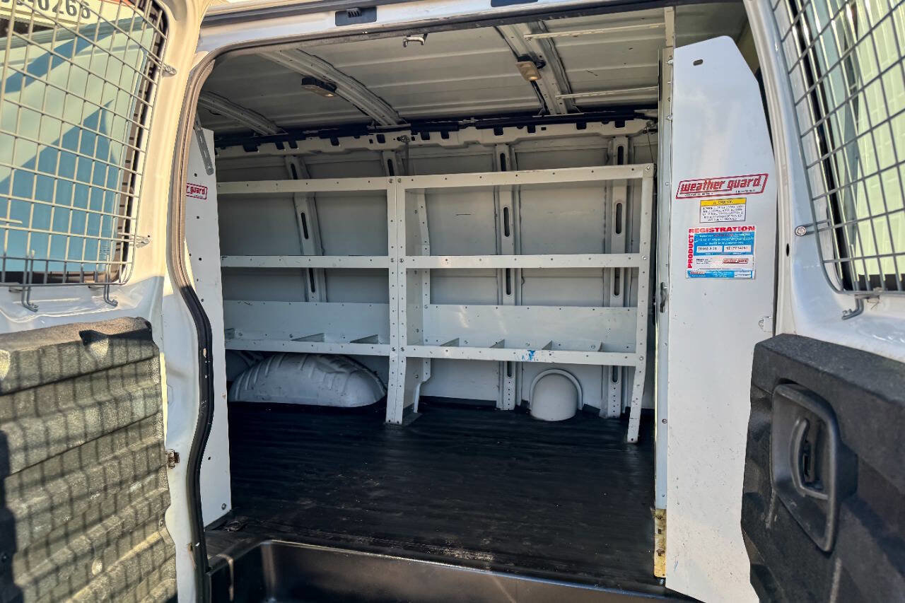 Used 2017 Chevrolet Express 2500 image 12