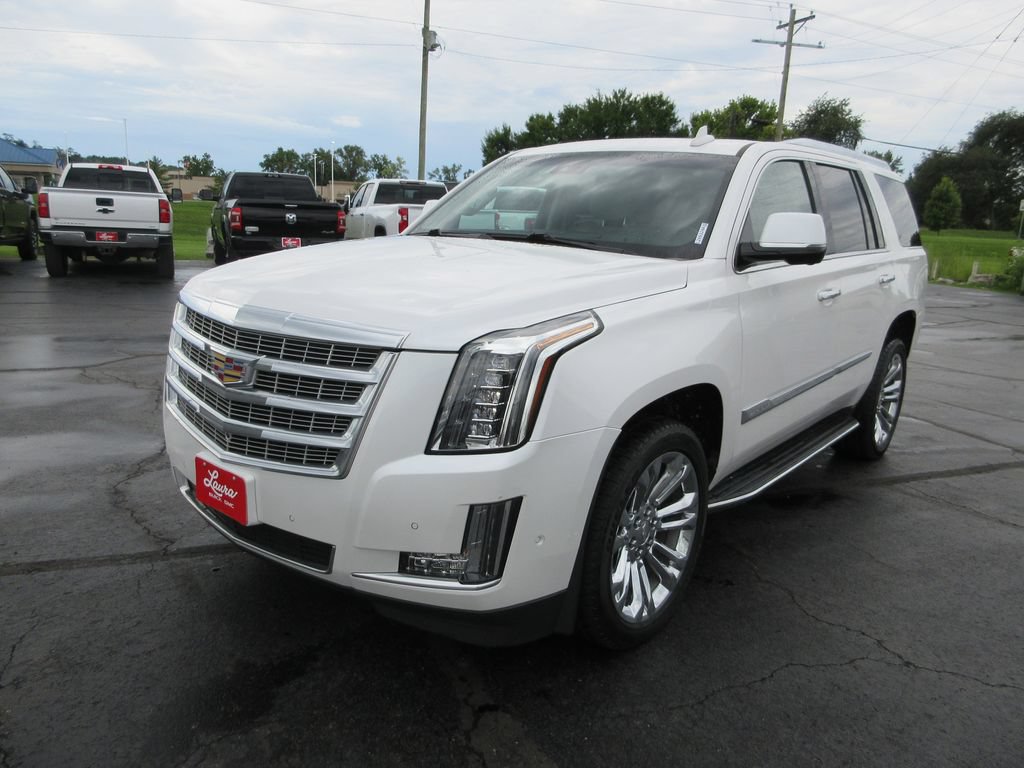 Certified 2018 Cadillac Escalade Luxury w/ LPO, Radiant Package AWD/4WD image 11