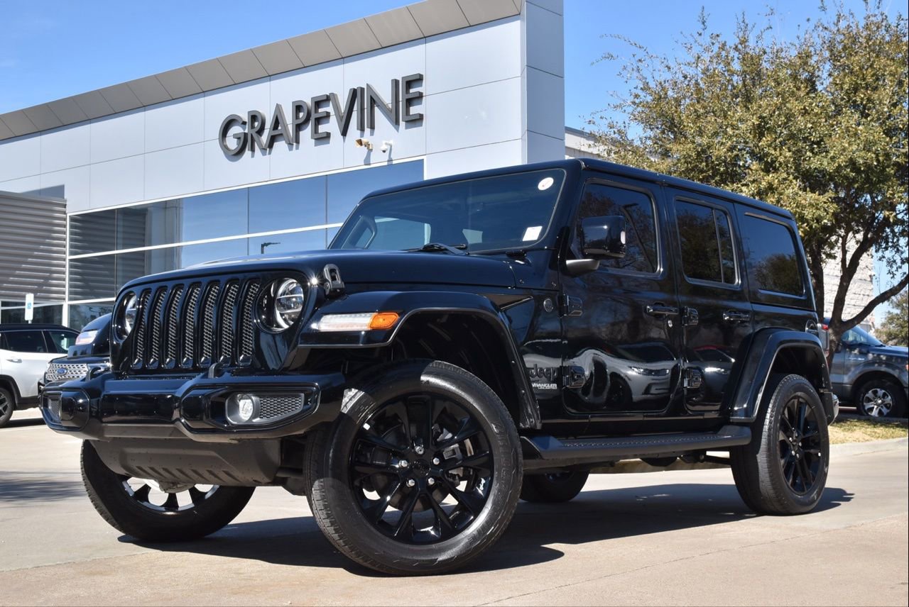 Used 2022 Jeep Wrangler Unlimited Sahara image 2