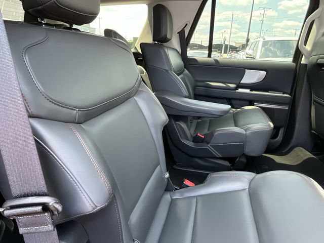 Used 2025 Ford Expedition Active AWD/4WD image 29