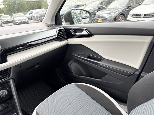 Used 2025 Volkswagen Taos S image 18