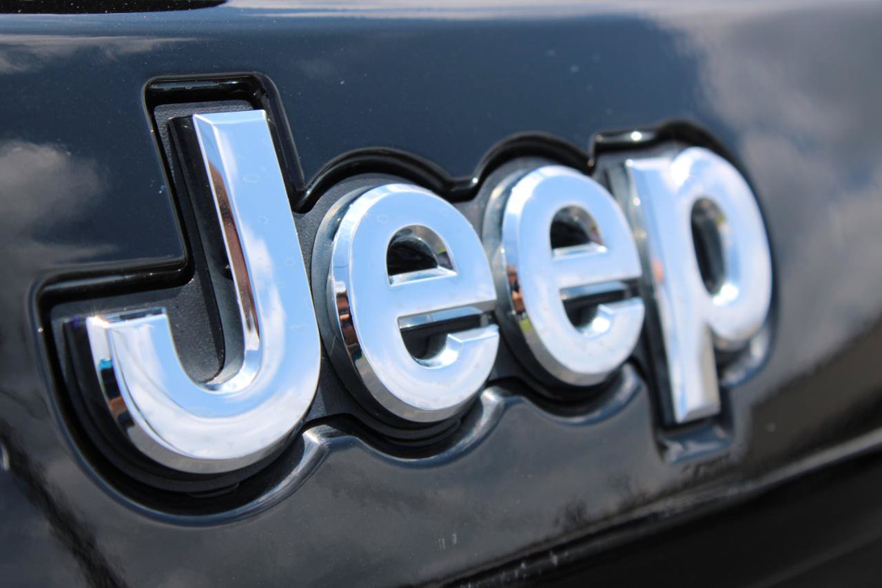 Used 2023 Jeep Compass Limited AWD/4WD image 7
