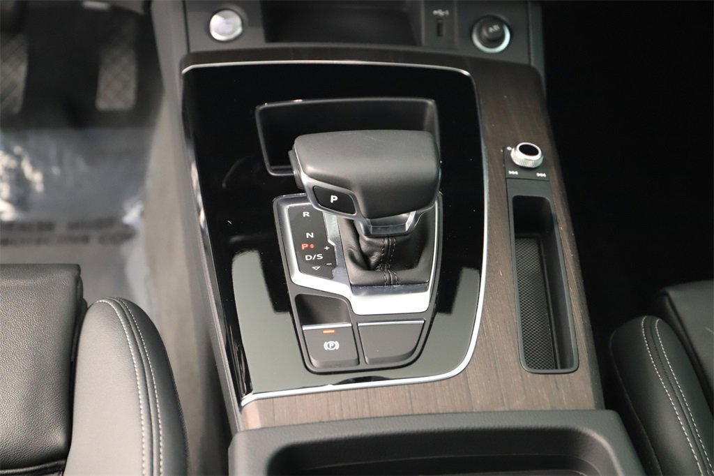 Used 2024 Audi Q5 e Premium w/ Convenience Package image 21