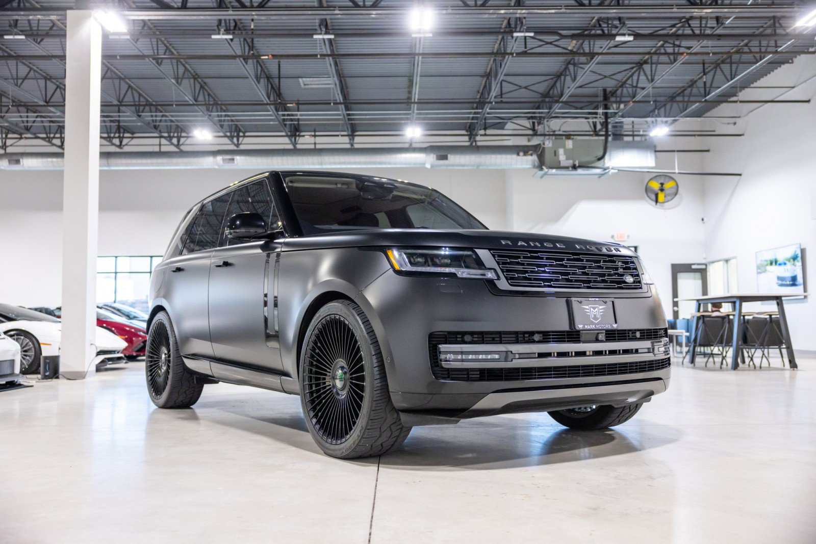 Used 2023 Land Rover Range Rover SE image 3