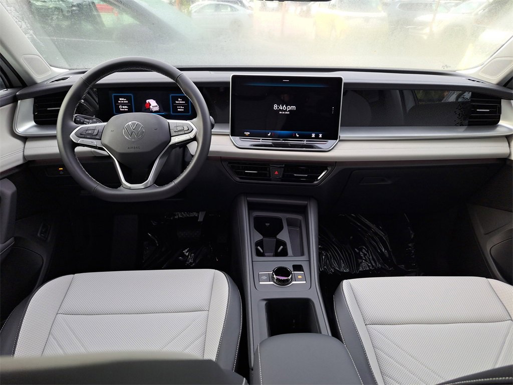 Used 2025 Volkswagen Tiguan SE image 6