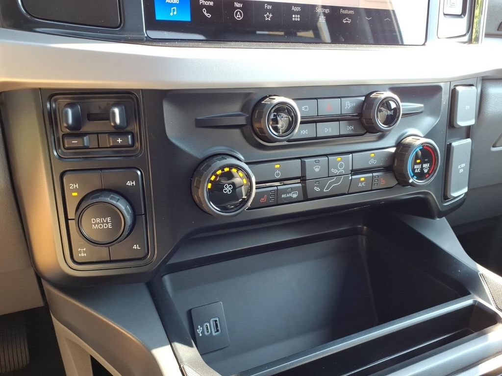 New 2026 Ford F350 XLT w/ XLT Premium Package AWD/4WD image 24