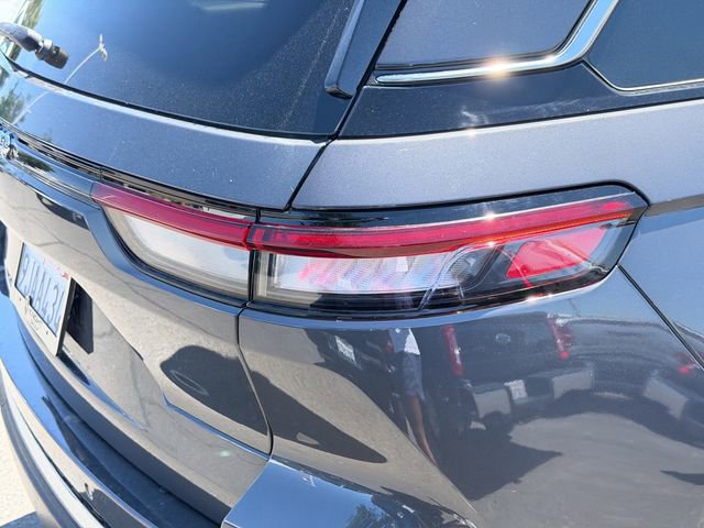 Used 2023 Jeep Grand Cherokee Laredo AWD/4WD image 6