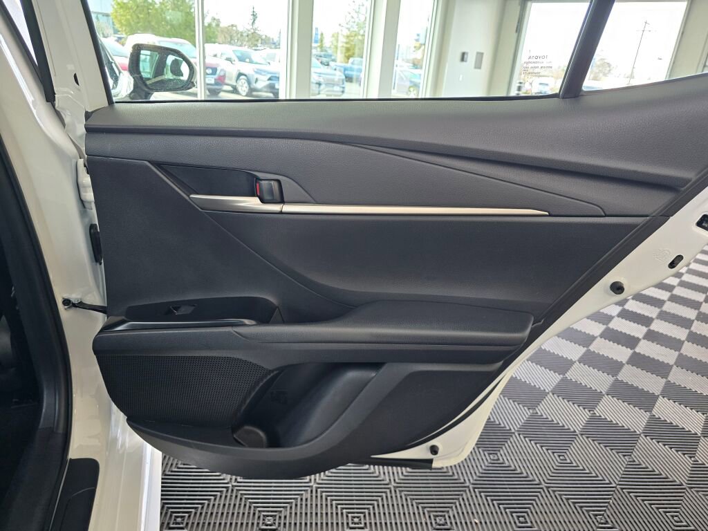 Used 2025 Toyota Camry SE image 42
