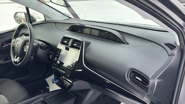 Used 2021 Toyota Prius LE image 27