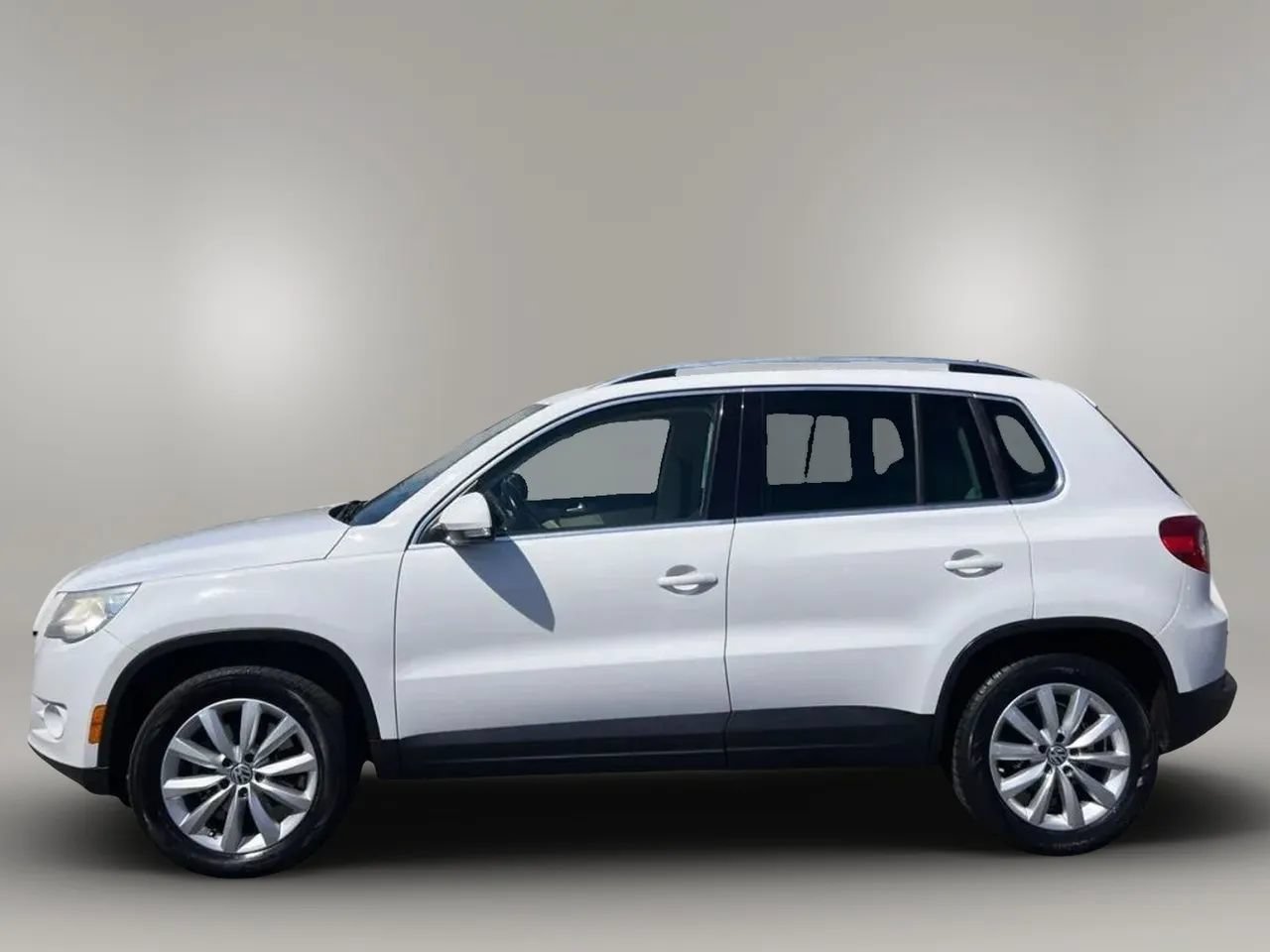 Used 2011 Volkswagen Tiguan S FWD image 8