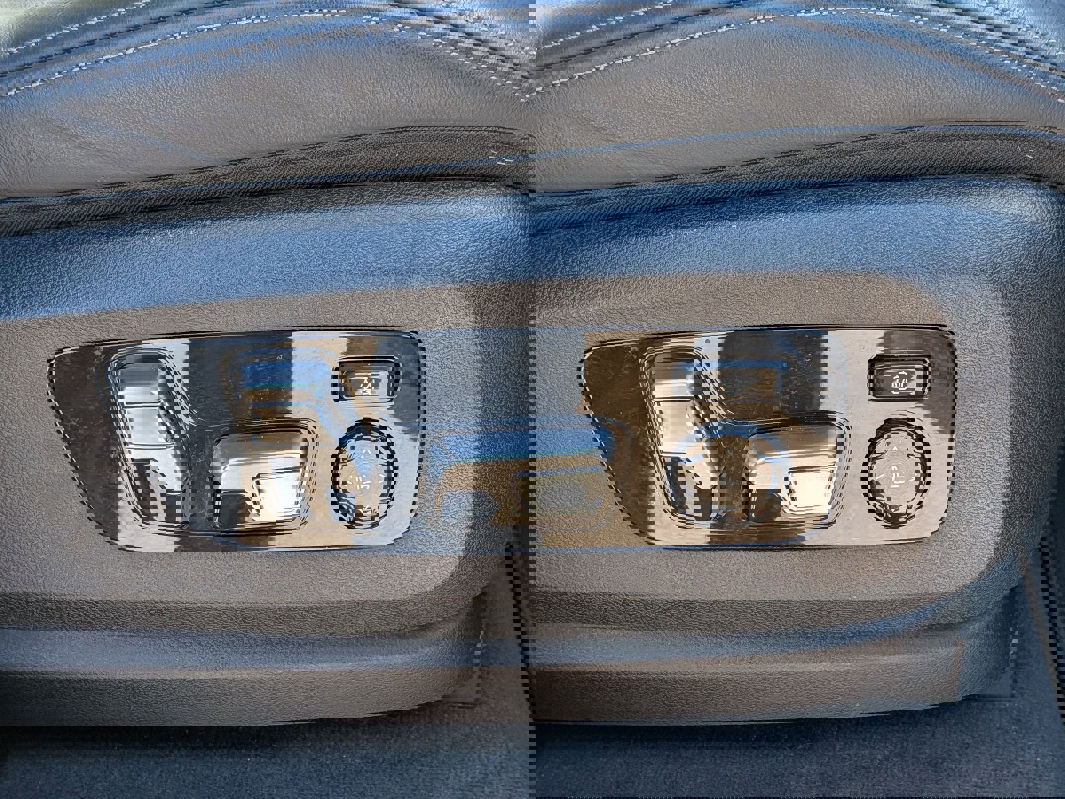 Used 2023 BMW X7 xDrive40i w/ Executive Package image 45