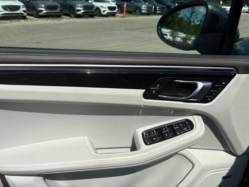 Used 2021 Porsche Macan AWD/4WD image 10