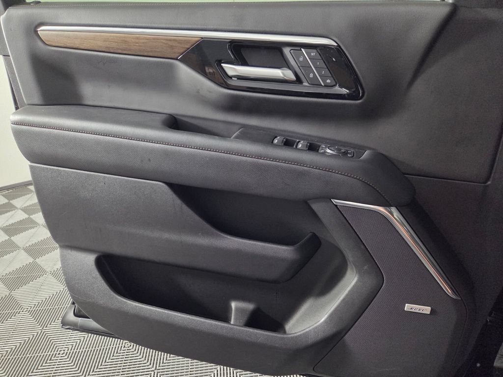 Used 2025 Chevrolet Tahoe High Country RWD image 20