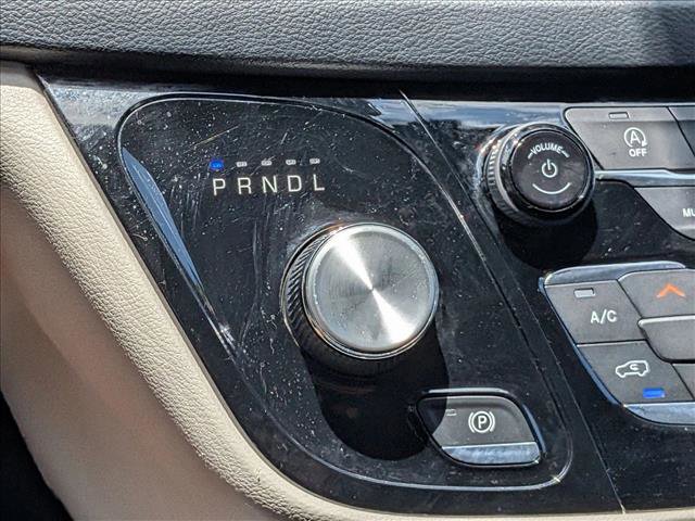 Used 2020 Chrysler Pacifica Touring-L FWD image 12