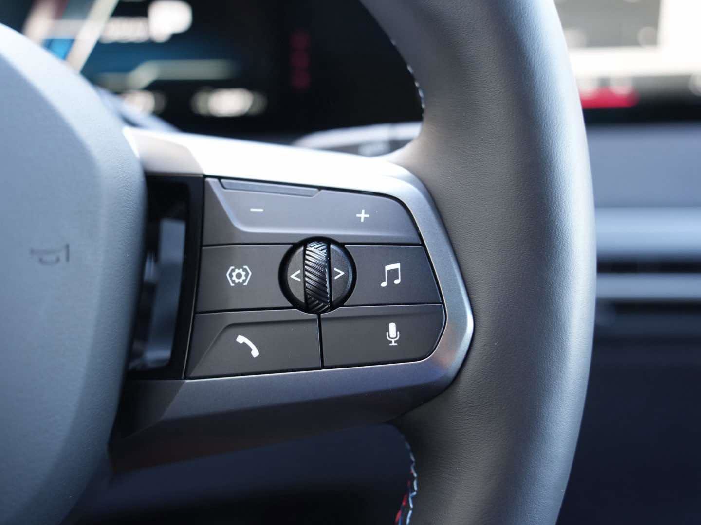 Used 2025 BMW iX M60 image 25