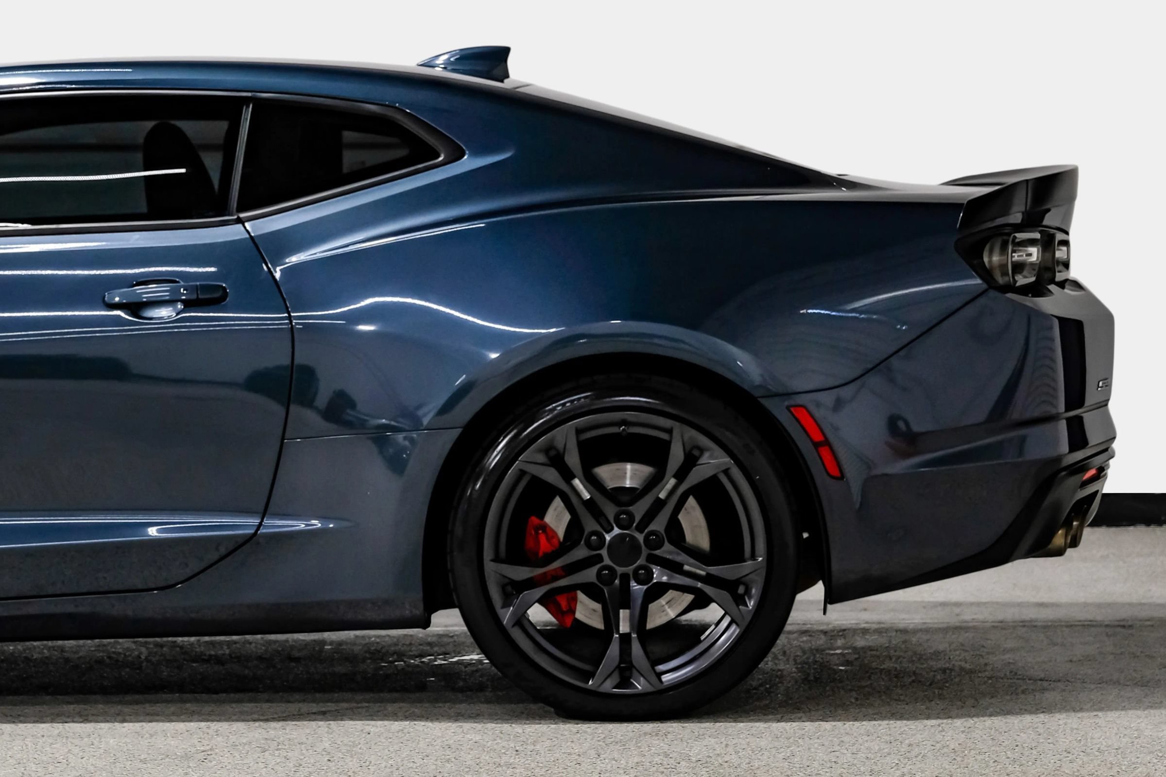Used 2019 Chevrolet Camaro SS RWD image 11