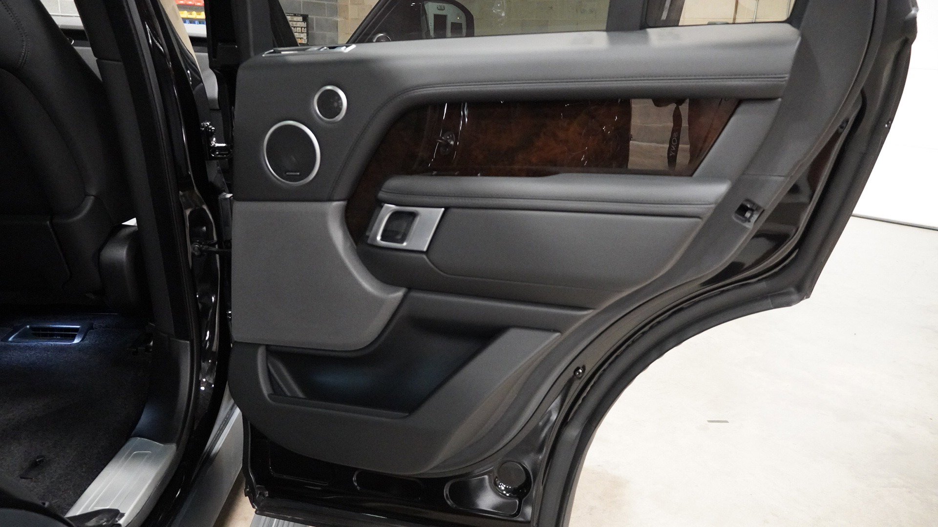 Used 2022 Land Rover Range Rover image 30